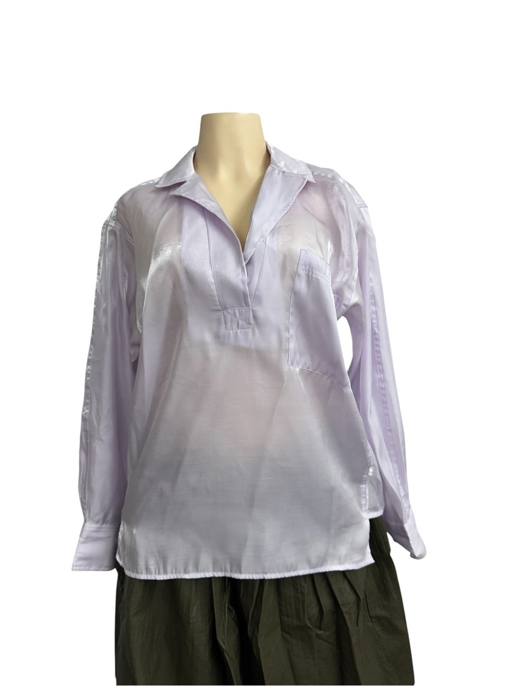 Pilcro by Anthropologie (modelo Dreamcore Shine Popover o Shine Henley).